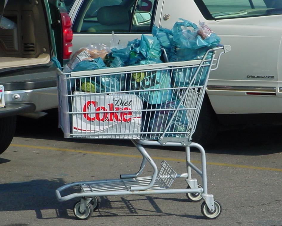 ROMÂNII AU TRAS FRÂNA LA CONSUM: UN MOTOR TRADIȚIONAL AL ECONOMIEI A ÎNCEPUT SĂ MEARGĂ ÎNAPOI